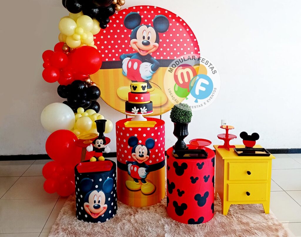 Tema Pegue e Monte Mickey Mouse Trio Cilindro e Painel redondo com capas temáticas