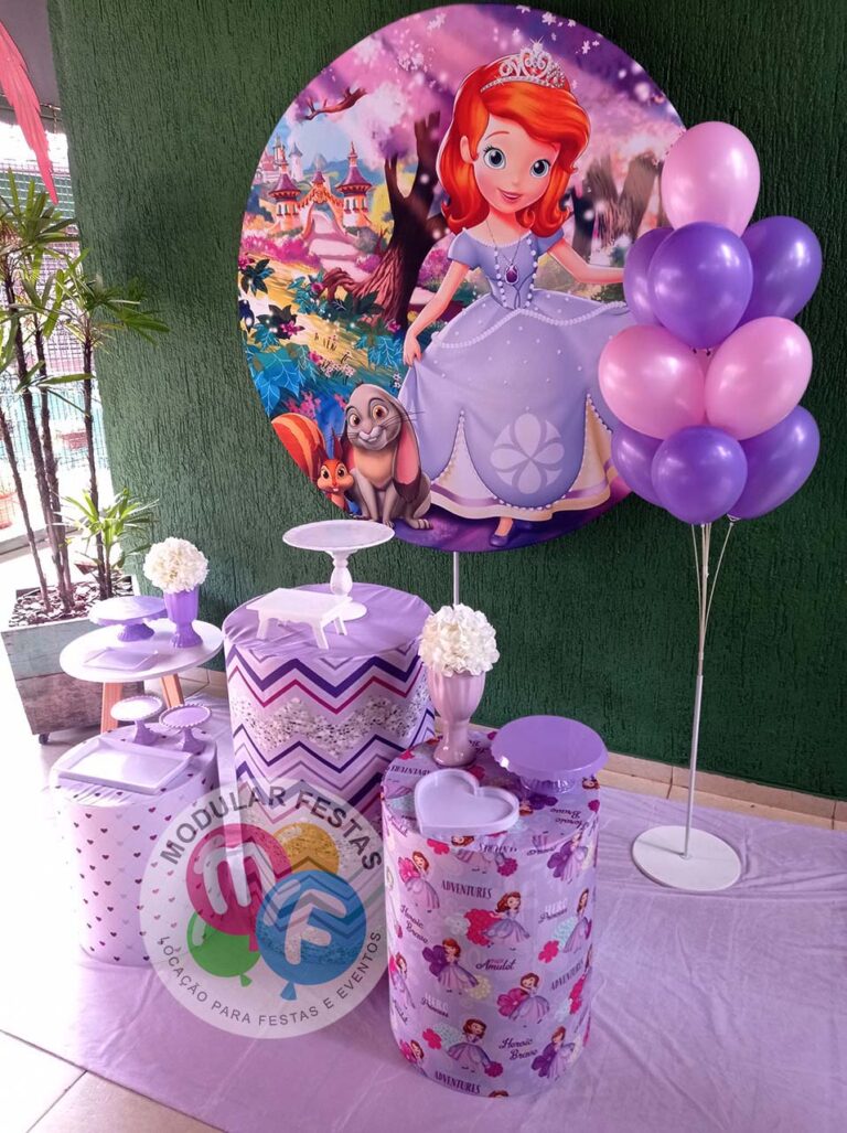 Festa de aniversário com balões tema Princesa Sofia. Decoração Pegue e Monte Modular Festas Belo Horizonte e Região.