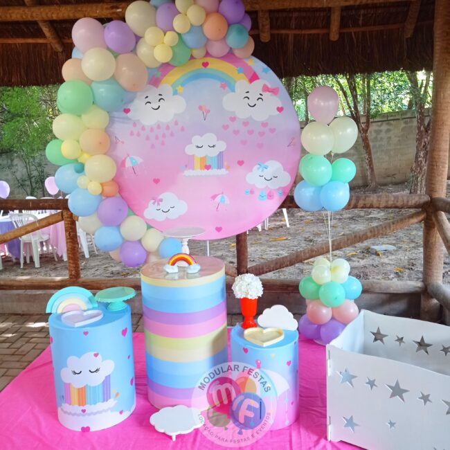 Kit Pegue e Monte infantil e juvenil festa de aniversário temática Chuva de Amor multi-cores com trio cilindros de MDF e painel de aro redondo com capas personalizadas.